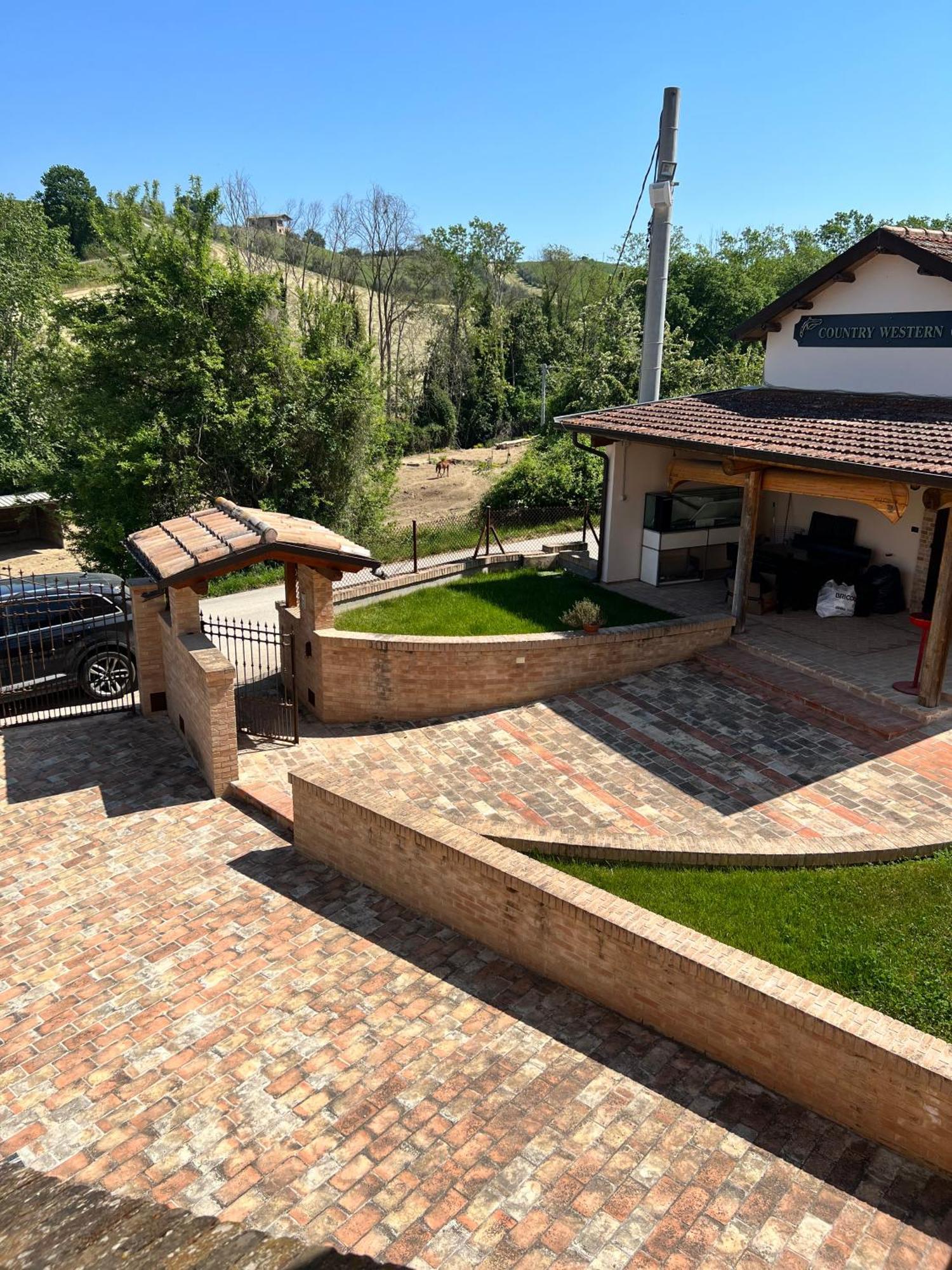 Country House Western Club Sant'Omero 外观 照片